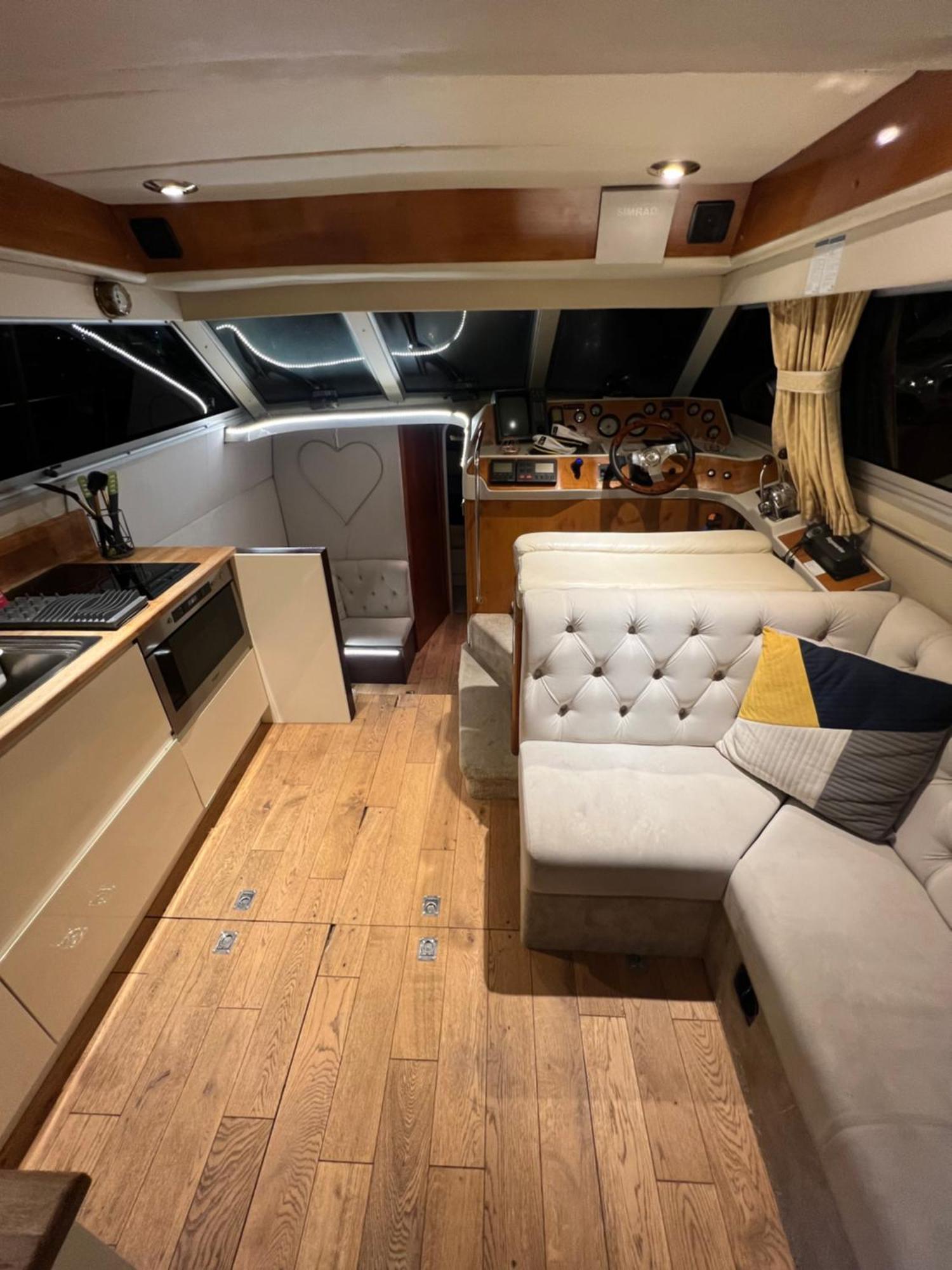 Luxury 40 Foot Yacht On 5 Star Ocean Village Marina Southampton - Minutes Away From City Centre And Cruise Terminals - Free Parking Included Bagian luar foto
